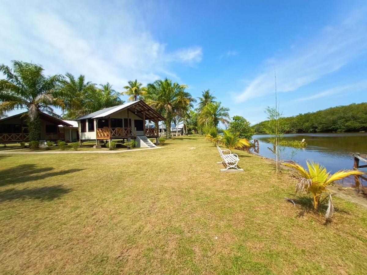 Готель Mb Camp Singkil Gosongtelaga Екстер'єр фото